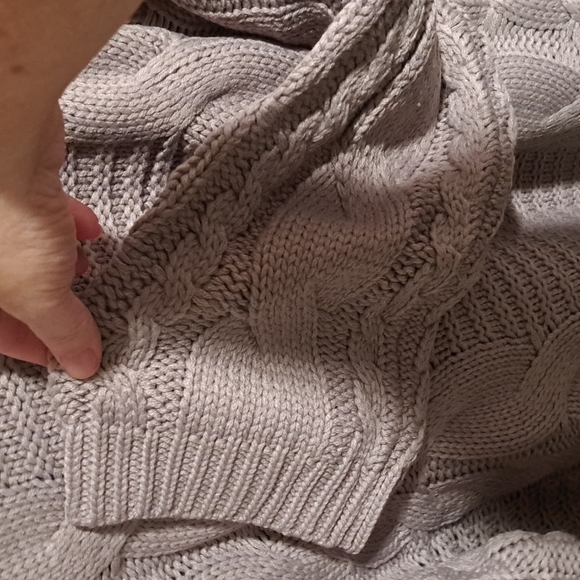 💥HP💥New Gray Cable Knit Sweater 💌price dropped - Picture 7 of 8